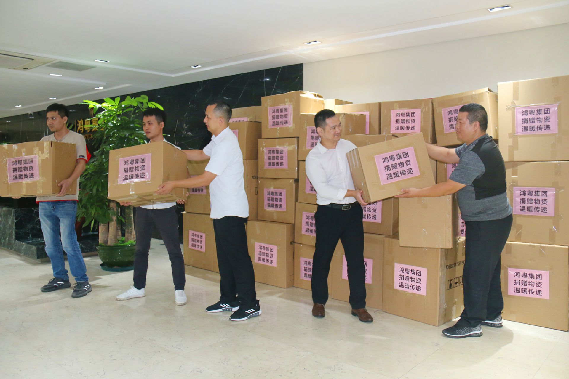 昆明佳铭文体活动策划有限公司公益回顾丨家国同欢月同圆 温暖满载甘孜州(图2) 昆明佳铭文体活动策划有限公司公益回顾丨家国同欢月同圆 温暖满载甘孜州(图2)