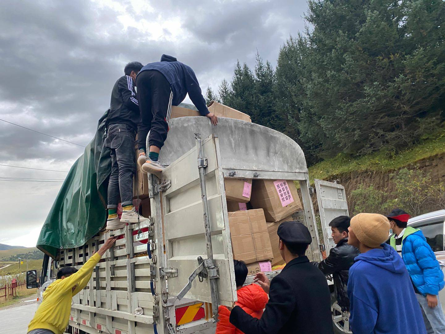 昆明佳铭文体活动策划有限公司公益回顾丨家国同欢月同圆 温暖满载甘孜州(图5) 昆明佳铭文体活动策划有限公司公益回顾丨家国同欢月同圆 温暖满载甘孜州(图5)